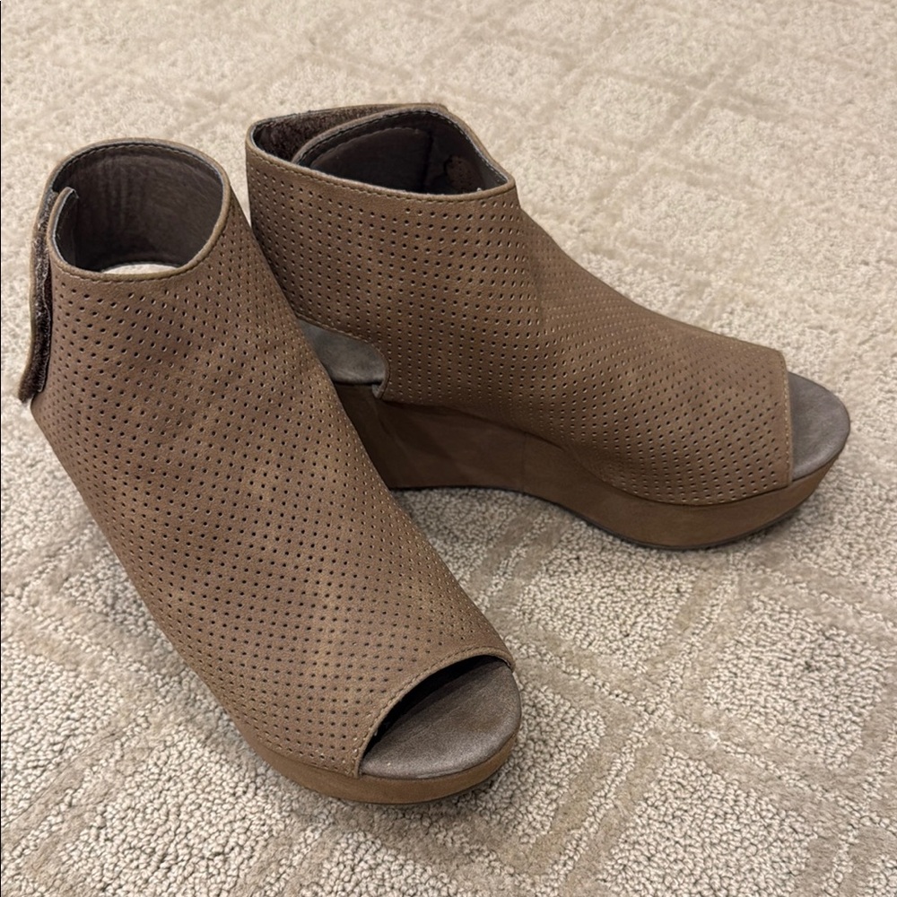 Pierre Dumas Wedge Sandals